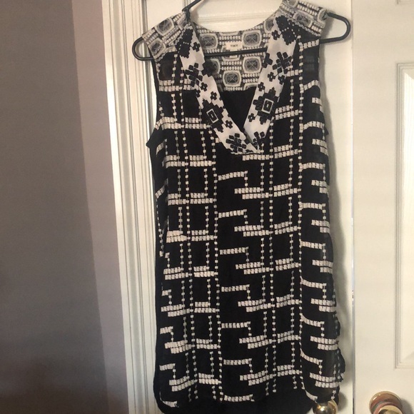 Tiny by Anthropologie size M sleeveless top embroidered black and white - Picture 2 of 9